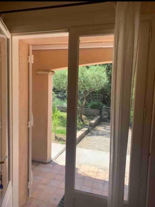 Studio En Rez-De-Jardin Arbore Avec Acces Piscine Et Clim Villeneuve-lès-Avignon Exterior foto